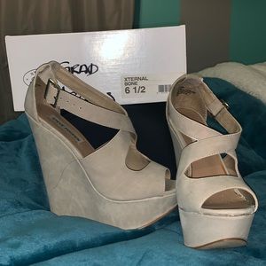 Steve Madden Wedge Shoes size 6.5